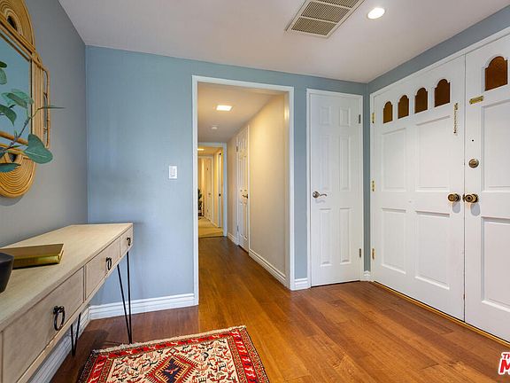 4th image of 822 S Windsor Blvd Unit 202