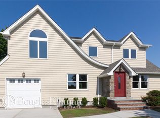 113 Linden Blvd, Hicksville, NY 11801