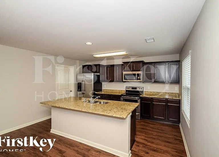 166 Rosegate Dr — Photo 5