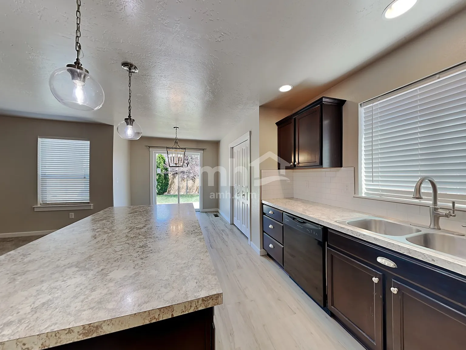 5 bed, 2.5 bath, 2626 sqft, $3,180 — Photo 4