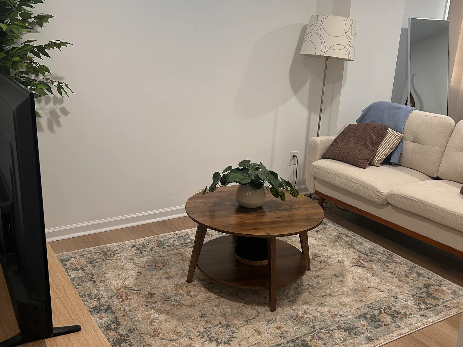 1 bed, 850 sqft, $1,350 — Photo 2