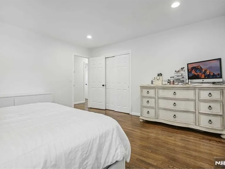 10 Julia St — Photo 13
