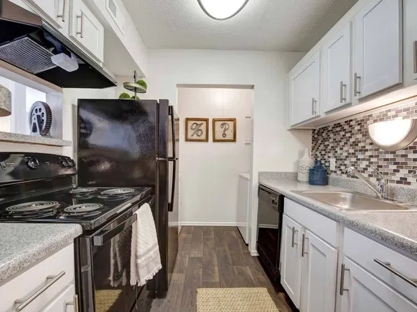 Corners at Crystal Lake Apartment Homes
