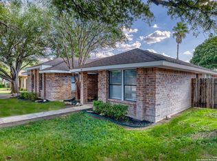 141 Cottonwood St, Uvalde, TX 78801