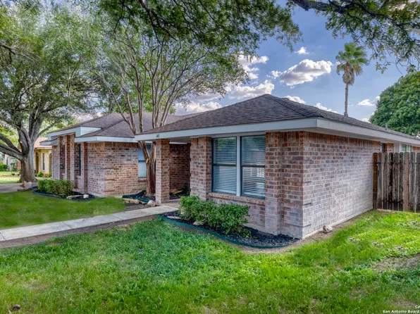 141 COTTONWOOD, Uvalde, TX 78801