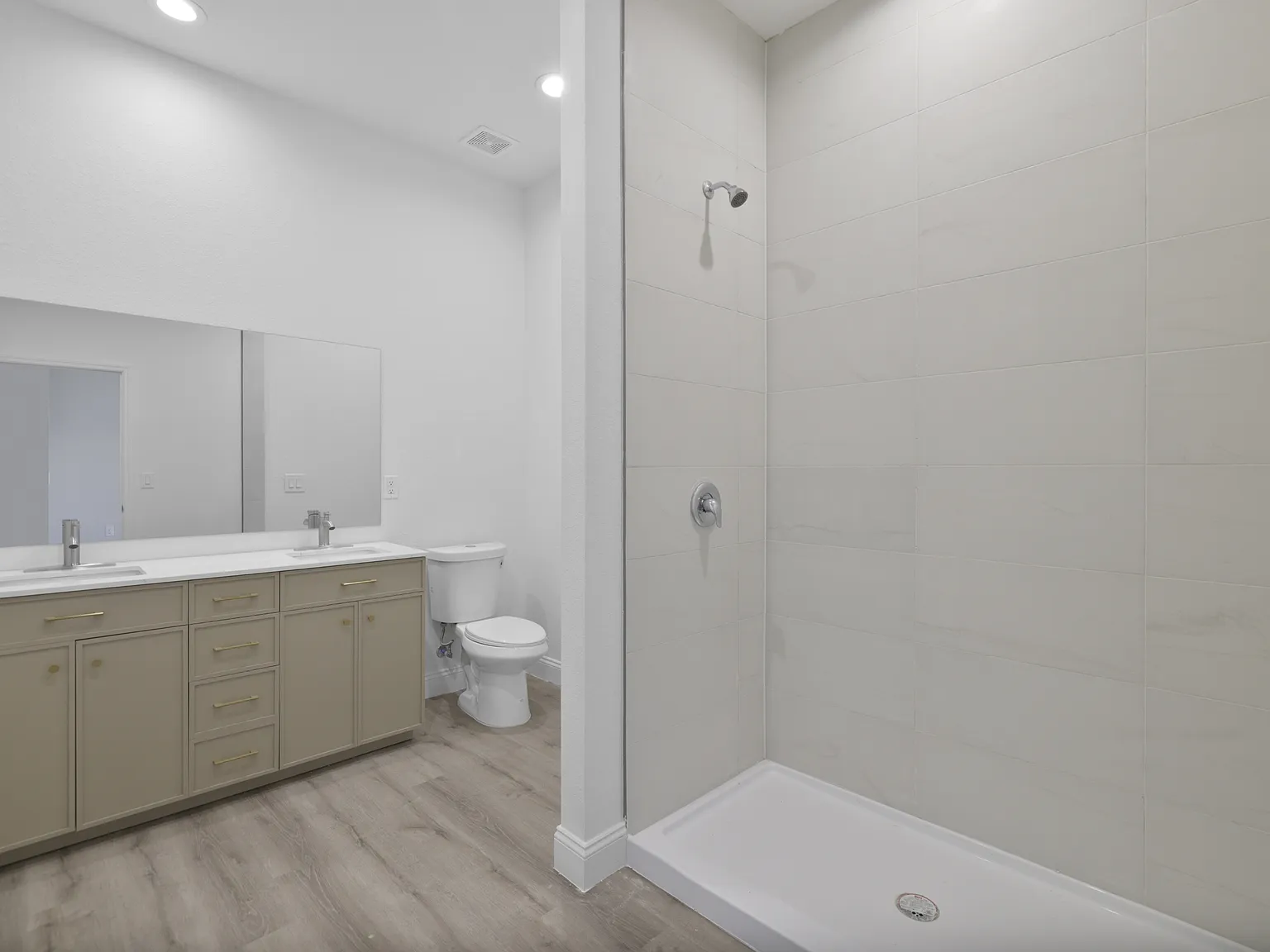 862 Charles Sise Street East - 1 — Photo 2