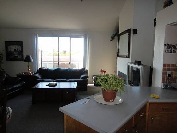 3rd image of 2042 S Delaware St