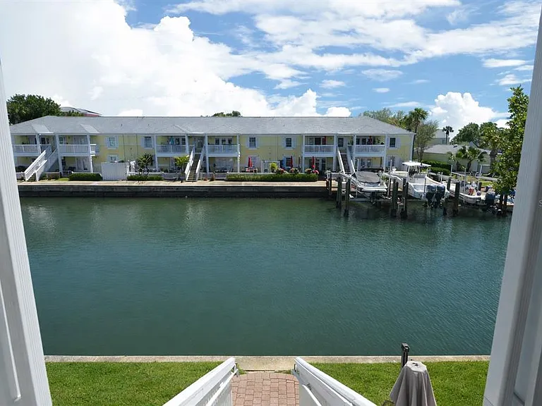 5048 Beach Dr SE #F — Photo 49