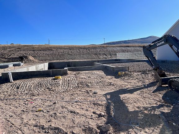 Work in Progress Oct 2023 306 Feather - The Shirley