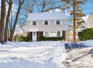 152 Clarence Rd, Scarsdale, NY 10583