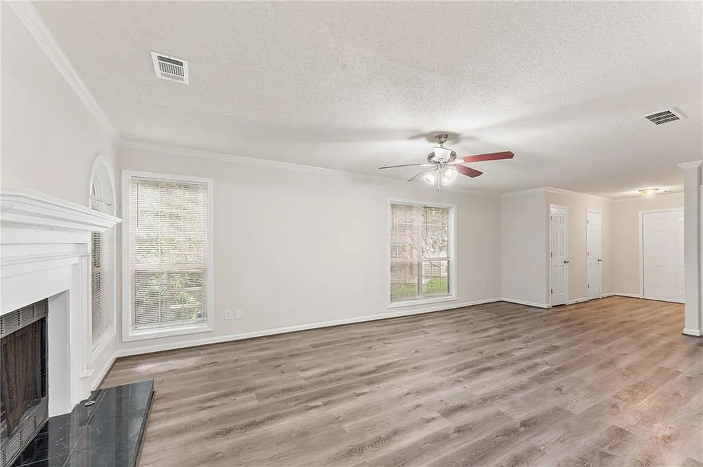 4 bed, 3.5 bath, 1548 sqft, $2,350 — Photo 4