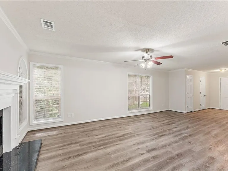 5000 Saxony Ct — Photo 4