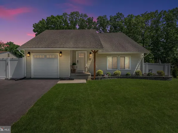 10 Edgeview Ln, Sicklerville, NJ 08081