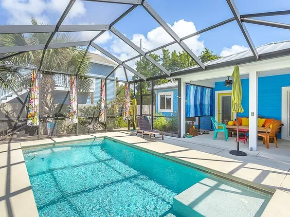 98 10th St, Apalachicola, FL 32320