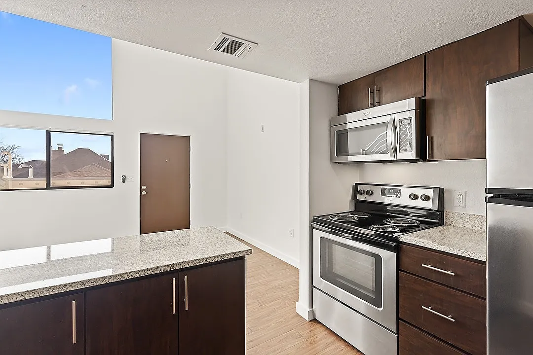 Emerson Lofts — Photo 4
