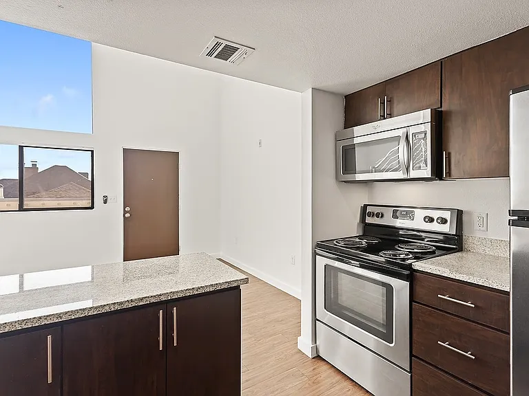 Emerson Lofts — Photo 4