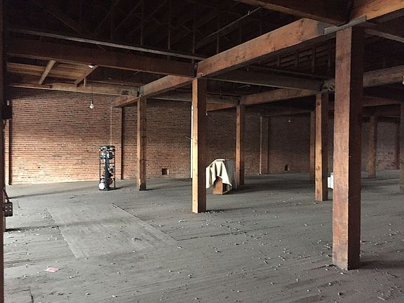 4th image of 225 Broadway St