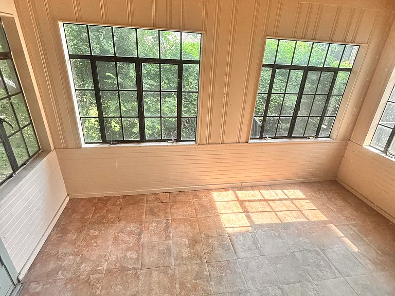 533 N Church St — Photo 12