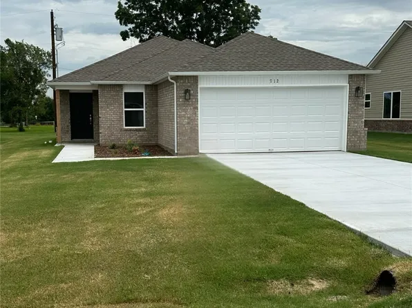 712 N Redbud Ave, Beggs, OK 74421