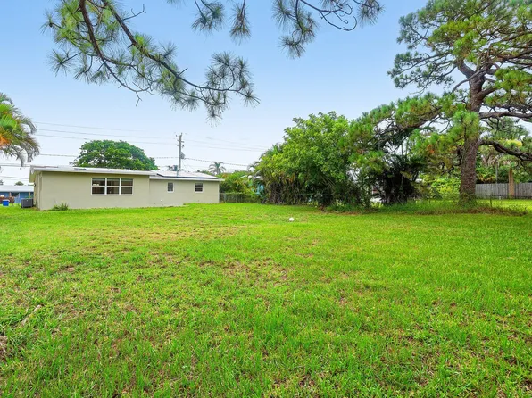 1252 NE South Street, Jensen Beach, FL 34957