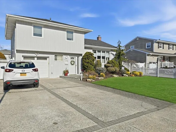 1356 Blue Spruce Lane, Wantagh, NY 11793