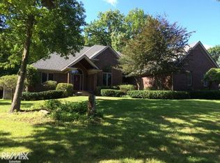 8484 Grand Oaks Ct, Washington, MI