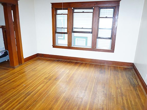 3rd image of 560 Linden Ave #2