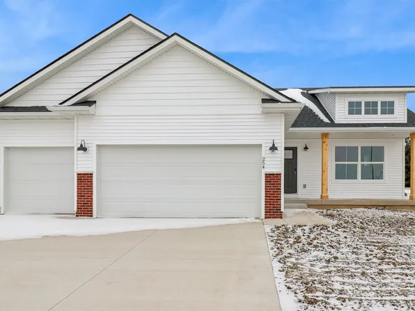 254 NE Wildflower Dr, Pleasant Hill, IA 50327