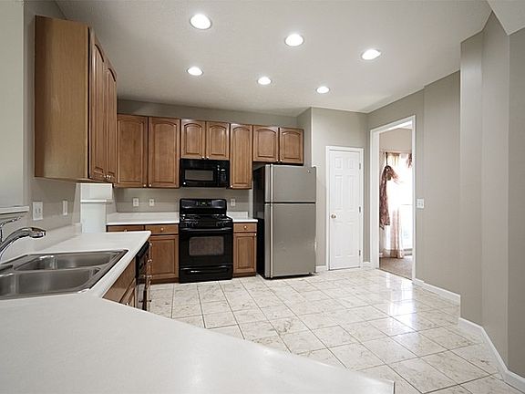 3rd image of 845 Horseshoe Way