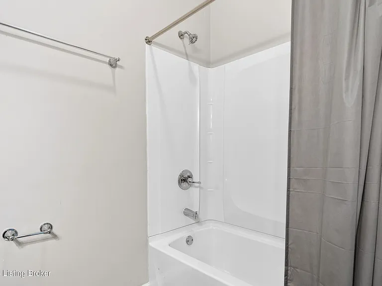 718 Camp St — Photo 25