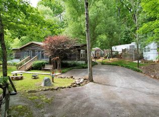 452 E Hickory Knoll Rd, Franklin, NC 28734