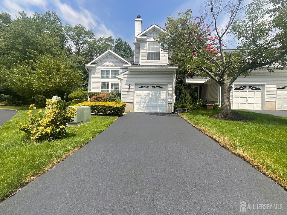 1st image of 17 Tuthill Ct
