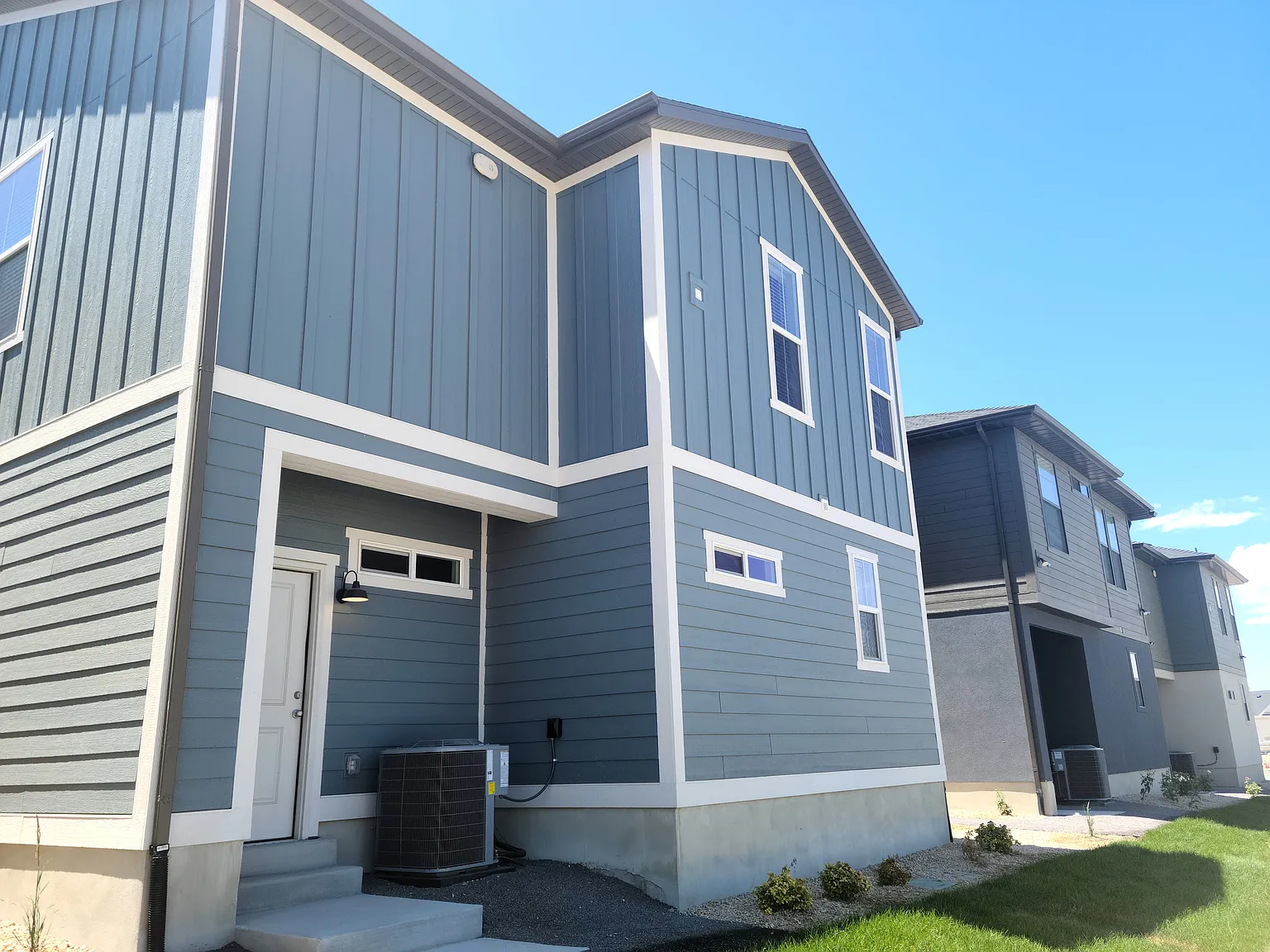 3 bed, 2023 sqft, $700 — Photo 3