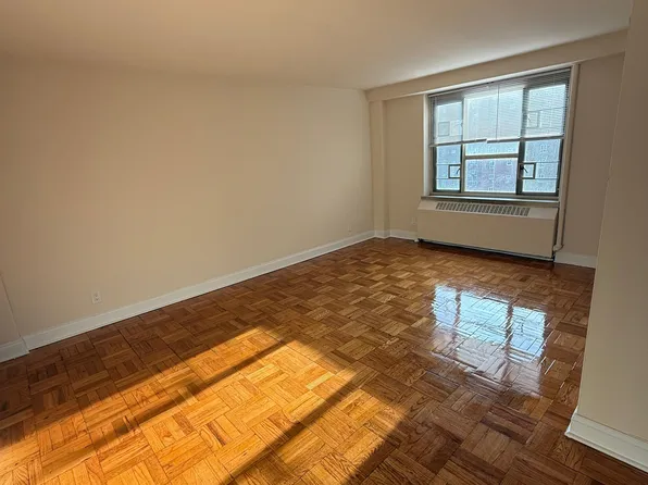 189-04 64th Ave, Fresh Meadows, NY