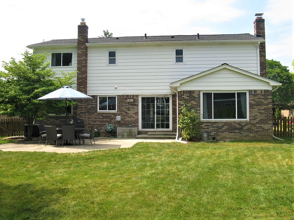 2nd image of 45520 Fieldstone Dr
