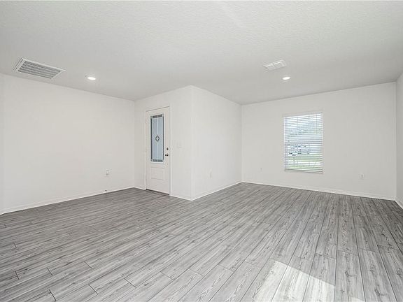 4th image of 1386 SW Hebner Avenue