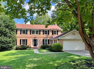 8806 Sandy Ridge Ct, Fairfax, VA 22031