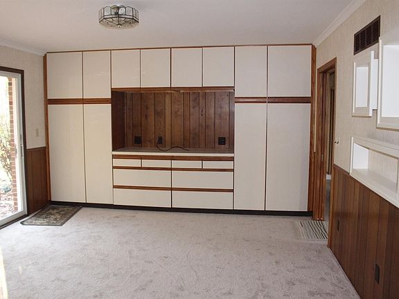2nd image of 3601 Deerfield Pl