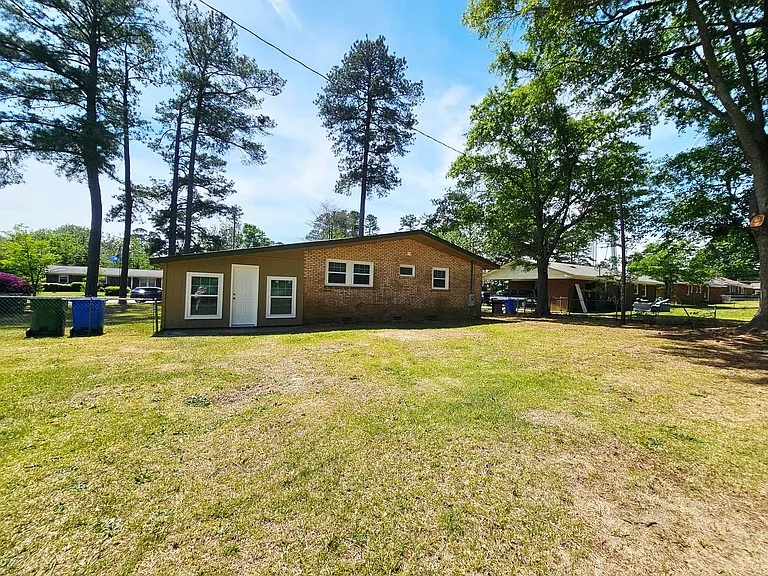 7526 Bridgeman Dr — Photo 4