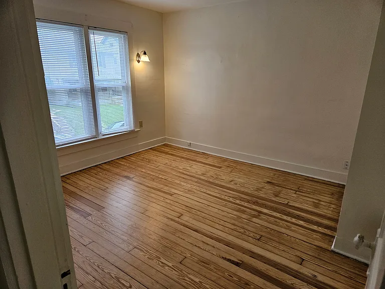 637 Creighton Ave — Photo 8