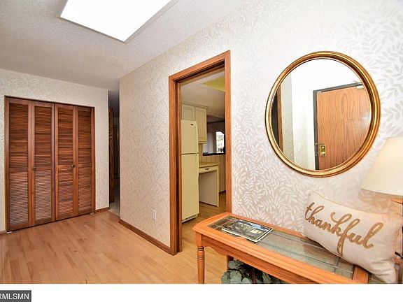 2nd image of 10 Windsor Ct APT 315