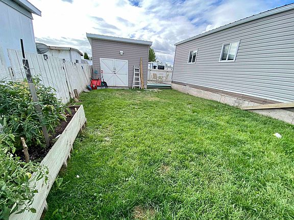 4th image of 9207 82nd St #118