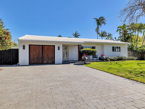 2nd image of 2840 NE 18th Avenue
