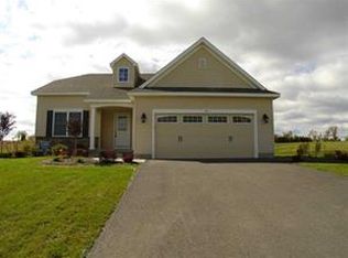 19 Glen Meadow Dr, Halfmoon, NY 12118