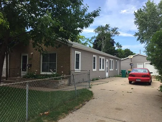 Separate driveway and basement from the unit next door