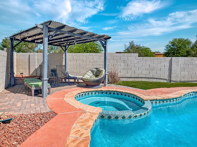 7520 Bowles Dr — Photo 25
