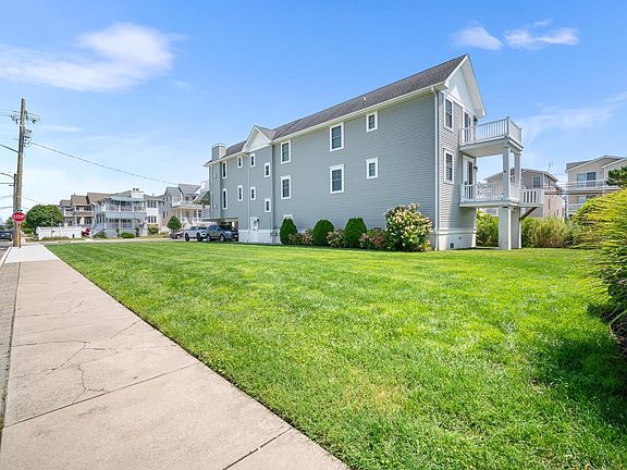 4th image of 204 14th St #204
