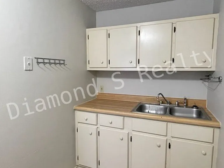 523 East Pacific Street — Photo 5