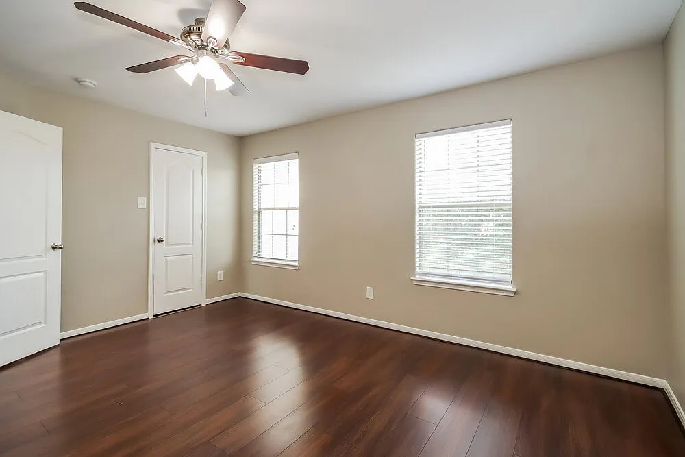 4 bed, 2.5 bath, 2436 sqft, $2,095 — Photo 4