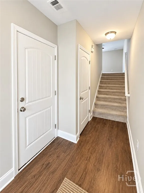 3 bed, 2.0 bath, 1940 sqft, $2,100 — Photo 3